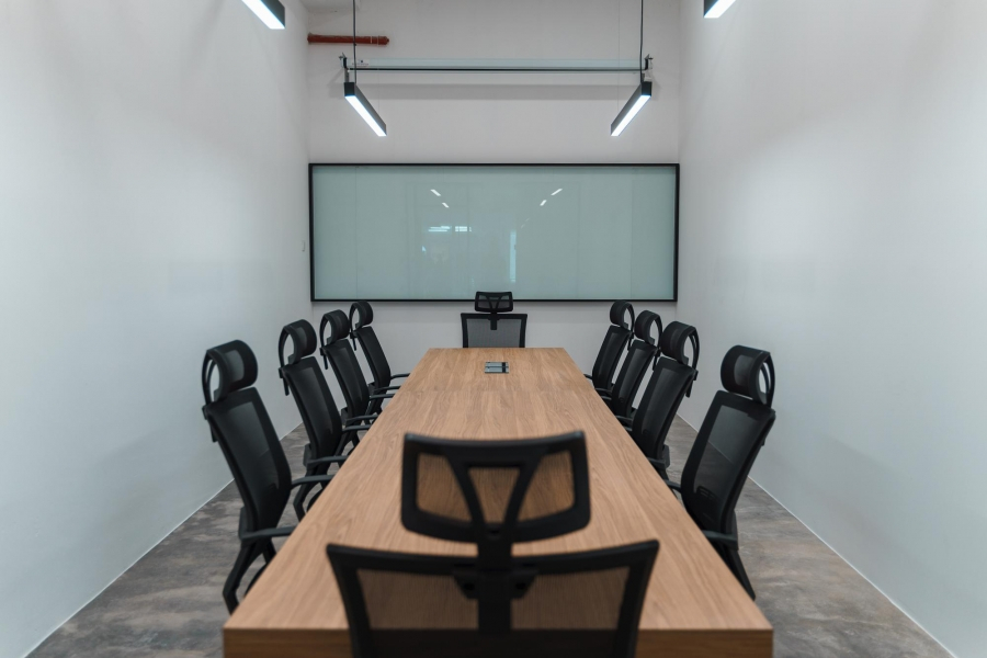 Toplantı Masaları: Şirket Kültürünüzü Yansıtan Tasarımlar ve Çözümler