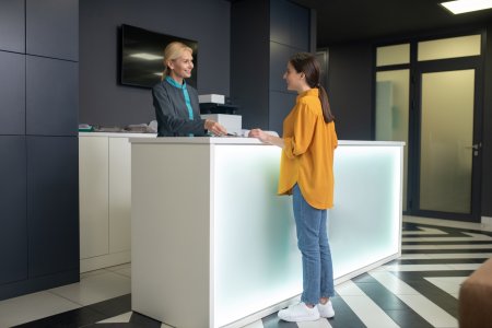 Karşılama Bankolarıyla İz Bırakan Müşteri Karşılama Alanları