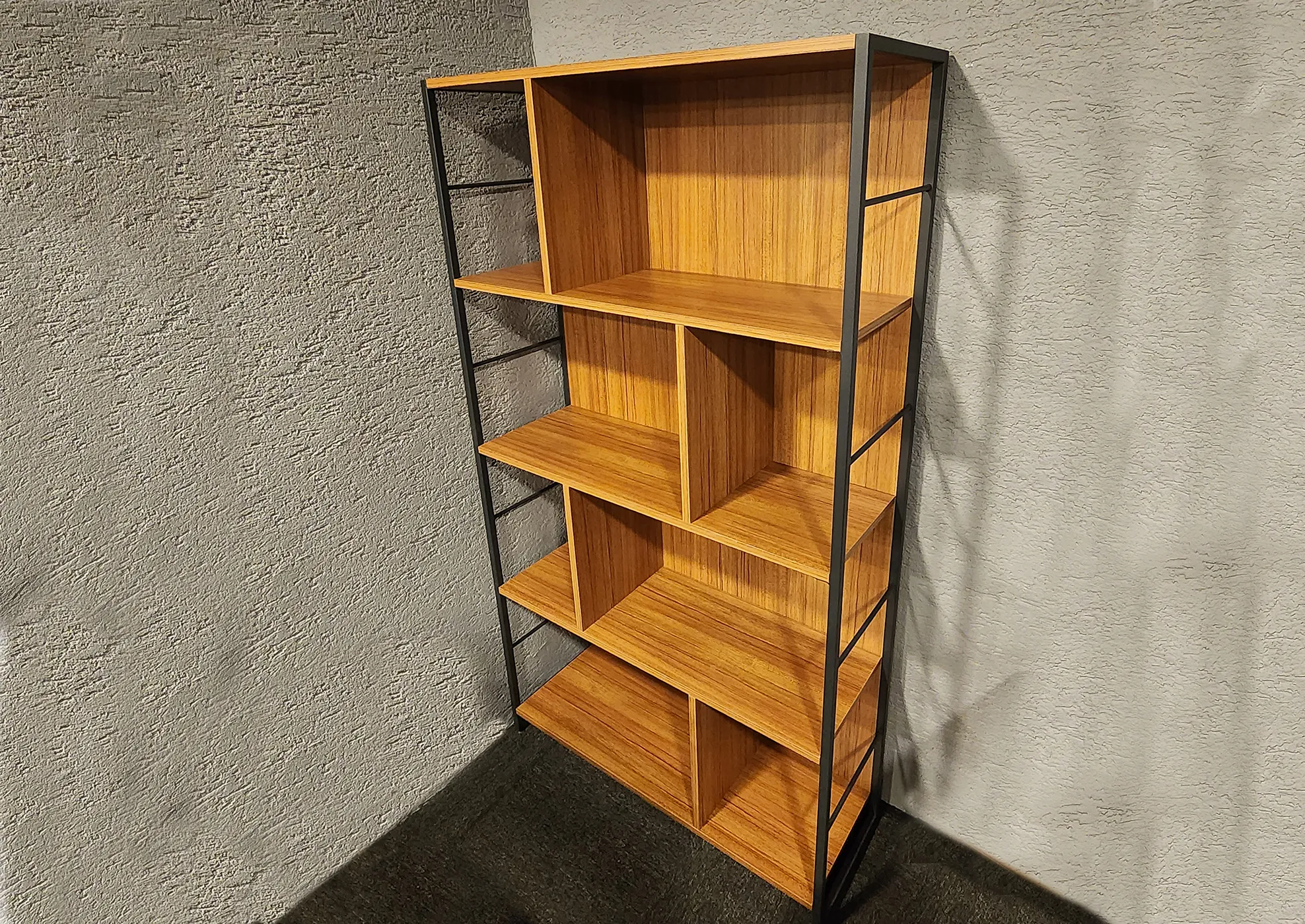 LUNA KİTAPLIK – TEŞHİR